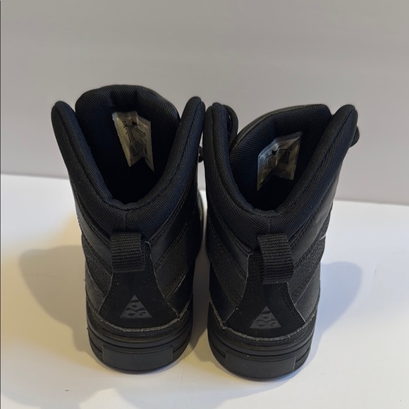 Nike Kids Black Woodside ACG Boots - Picture 4 of 7